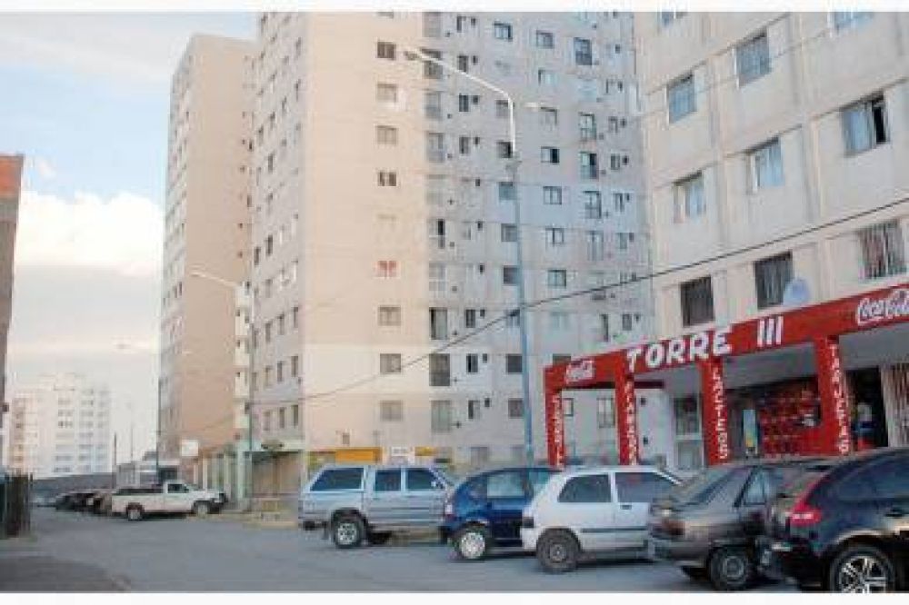 Persecuci�n, disparos y 2 detenidos tras robos a departamentos de Las Torres