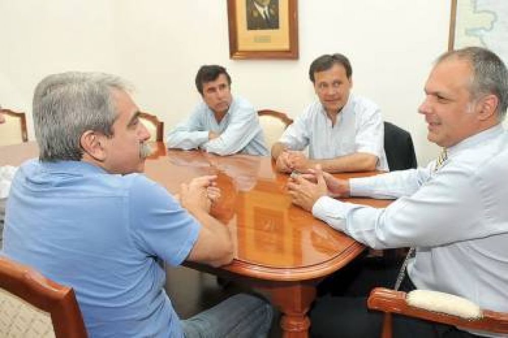 An�bal Fern�ndez elogi� la �excelente gesti�n� del gobernador Buzzi en Chubut
