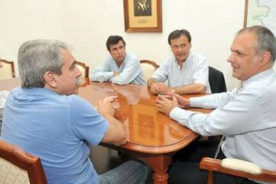 An�bal Fern�ndez elogi� la �excelente gesti�n� del gobernador Buzzi en Chubut