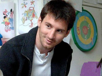 Lionel Messi don� un mill�n de pesos a un polideportivo de Rosario
