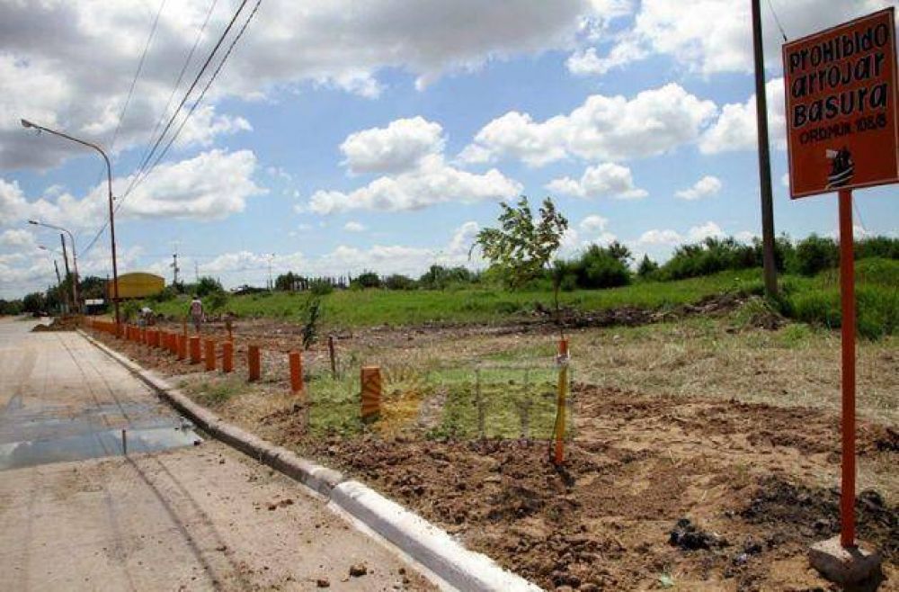Aplauso: limpiaron el mini basural de Marconi y calle 4