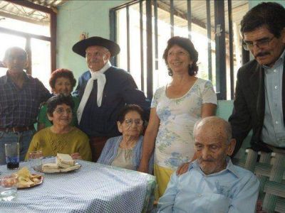 Do�a Paula sopl� ayer 100 velitas
