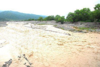 Organismos en alerta por la crecida de rios