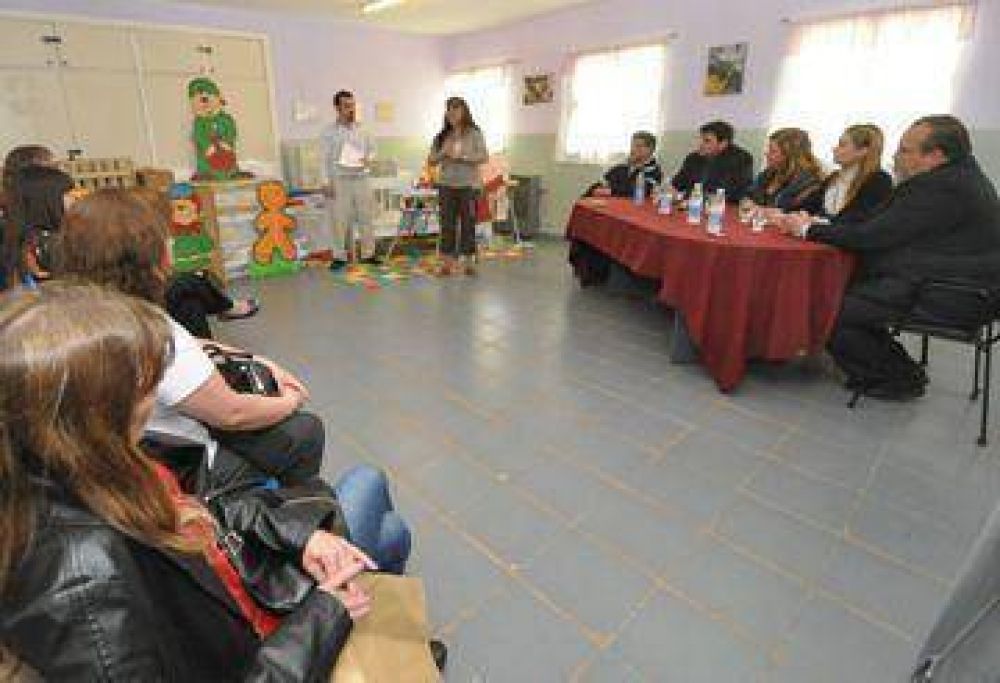 Desarrollo Social entreg� equipamiento a jardines maternales