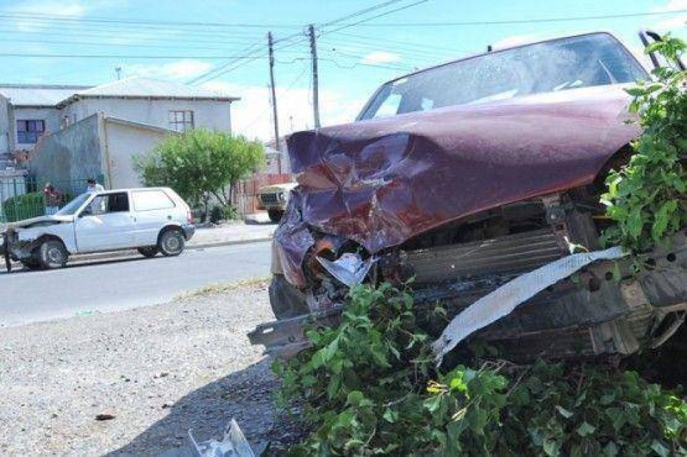Una mujer result� herida tras fuerte choque