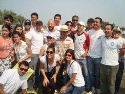 La AFUS y los nuevos so�adores saludan a Gildo Insfr�n por su cumplea�os