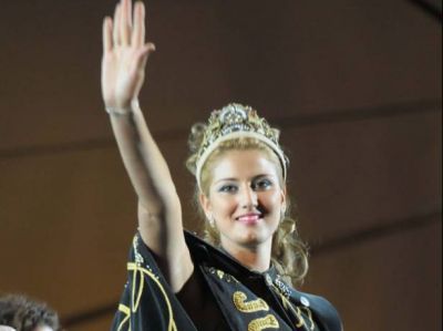 Jun�n tiene nueva reina: Yanina Marina Gobbi fue electa en el Parque Due�os del Sol ante 20 mil personas