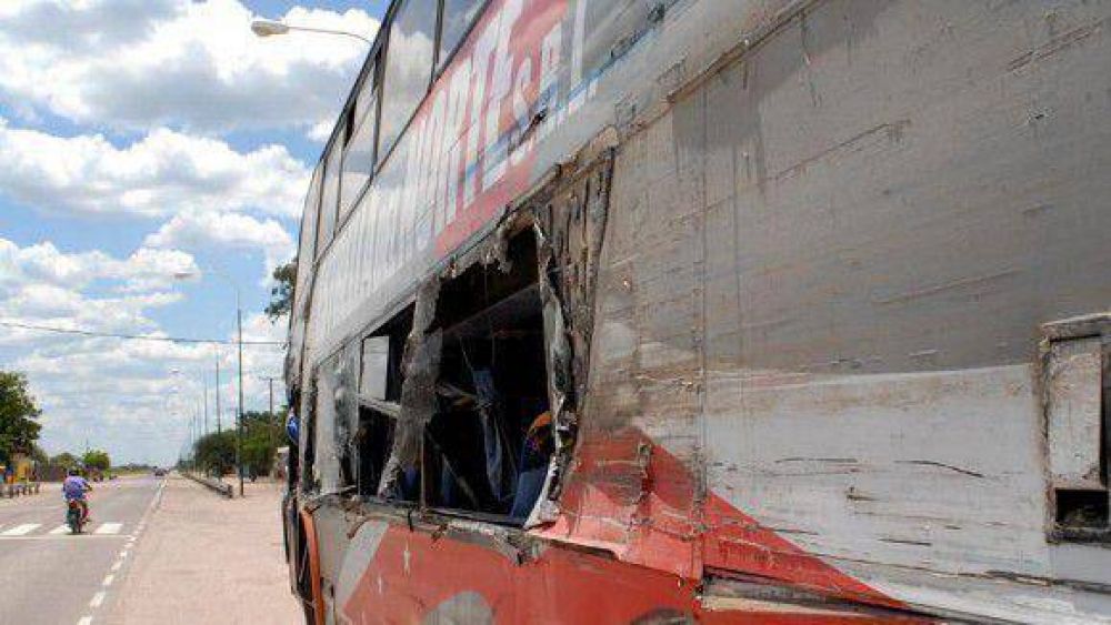 Violento choque de colectivo con estudiantes tucumanos