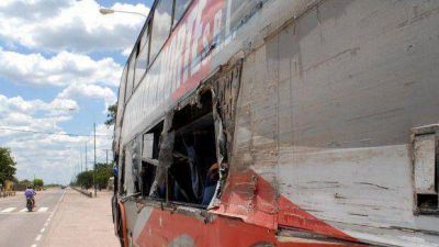 Violento choque de colectivo con estudiantes tucumanos