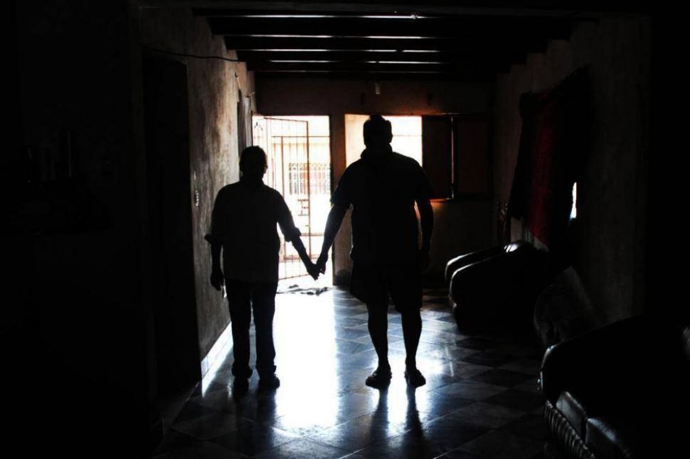 La droga se apoder� de sus vidas y piden con desesperaci�n ayuda para recuperar a su hijo