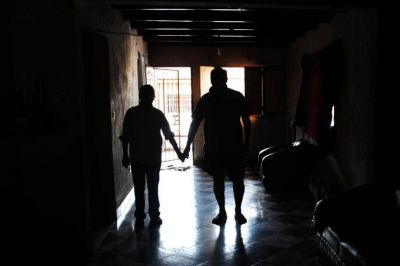 La droga se apoder� de sus vidas y piden con desesperaci�n ayuda para recuperar a su hijo