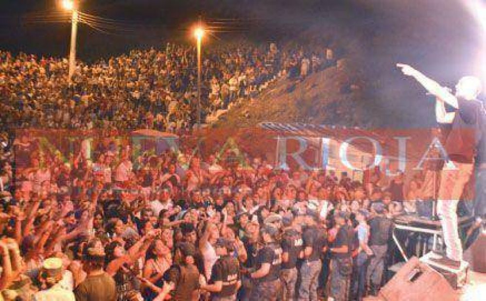 Pintos y Galleguillo llevaron una multitud al Chayero