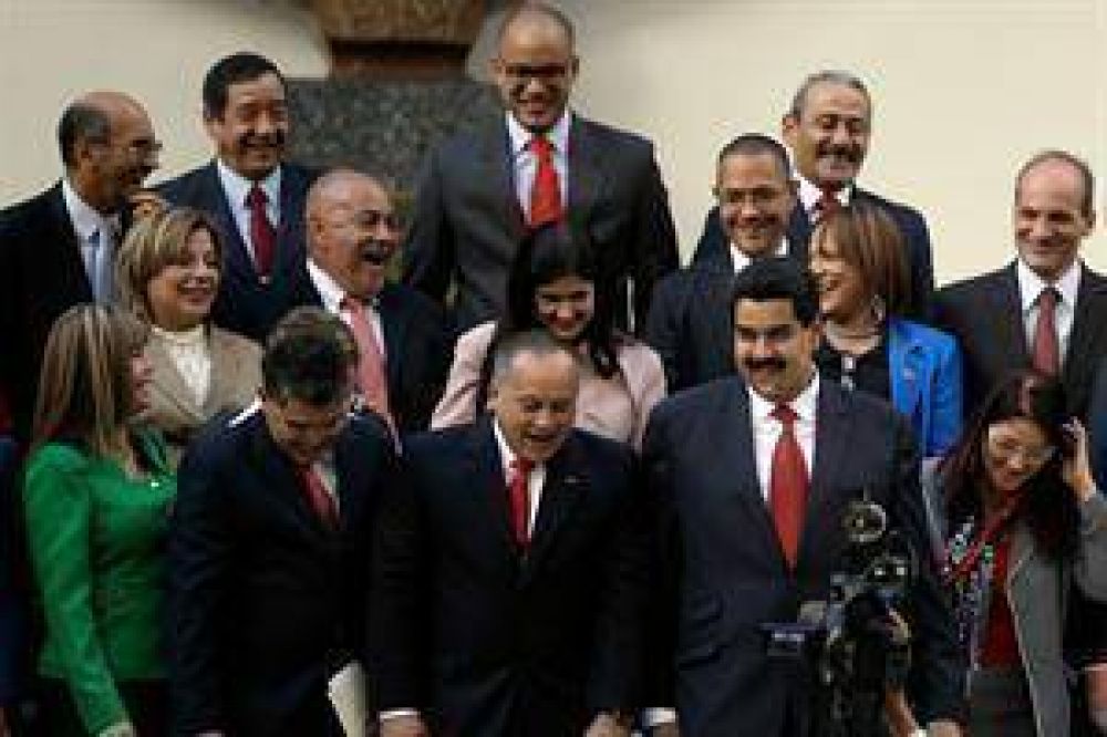 La c�pula chavista se moviliza para afianzar su poder y despejar dudas