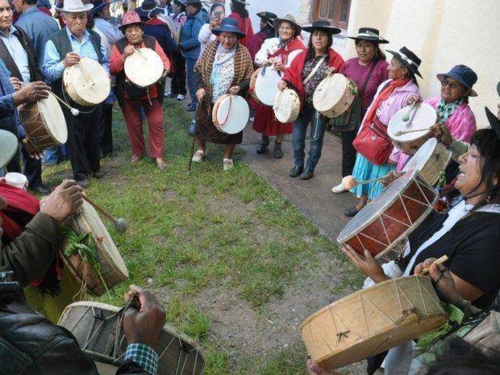 Cantos, coplas y se�aladas en el ingreso a la Quebrada