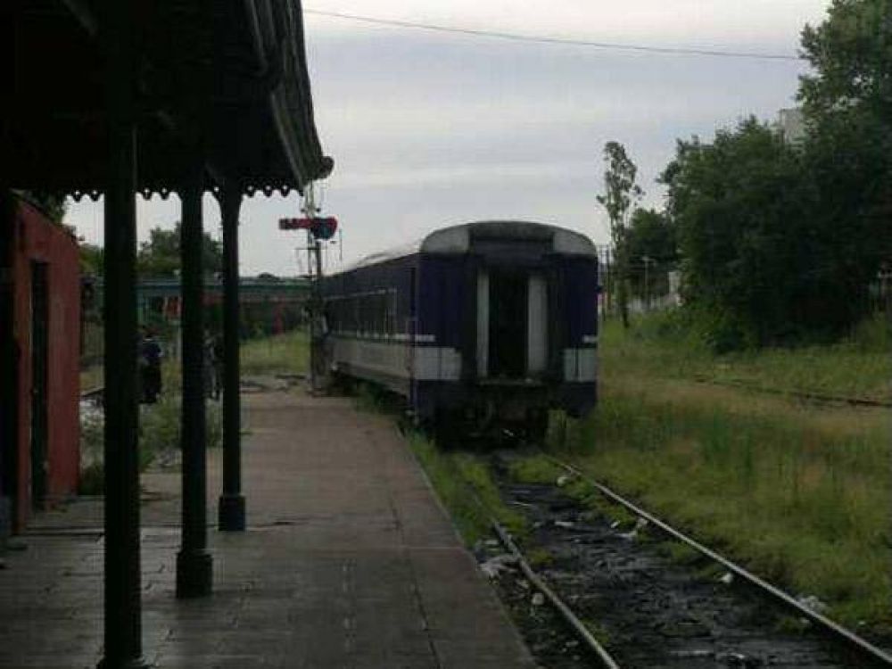 Un tren que ven�a hacia Z�rate descarril�