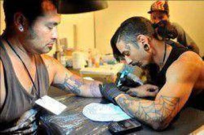 El arte a flor de piel desembarc� en la �Feliz�