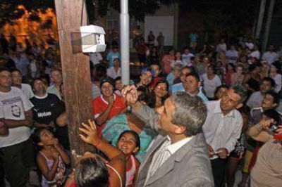 Ferraresi inaugur� m�s de 300 luminarias en Villa de Luj�n 