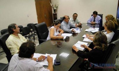 Salarios: docentes esperan suba del 25% en el piso y reclamar�n blanqueo de 800 pesos