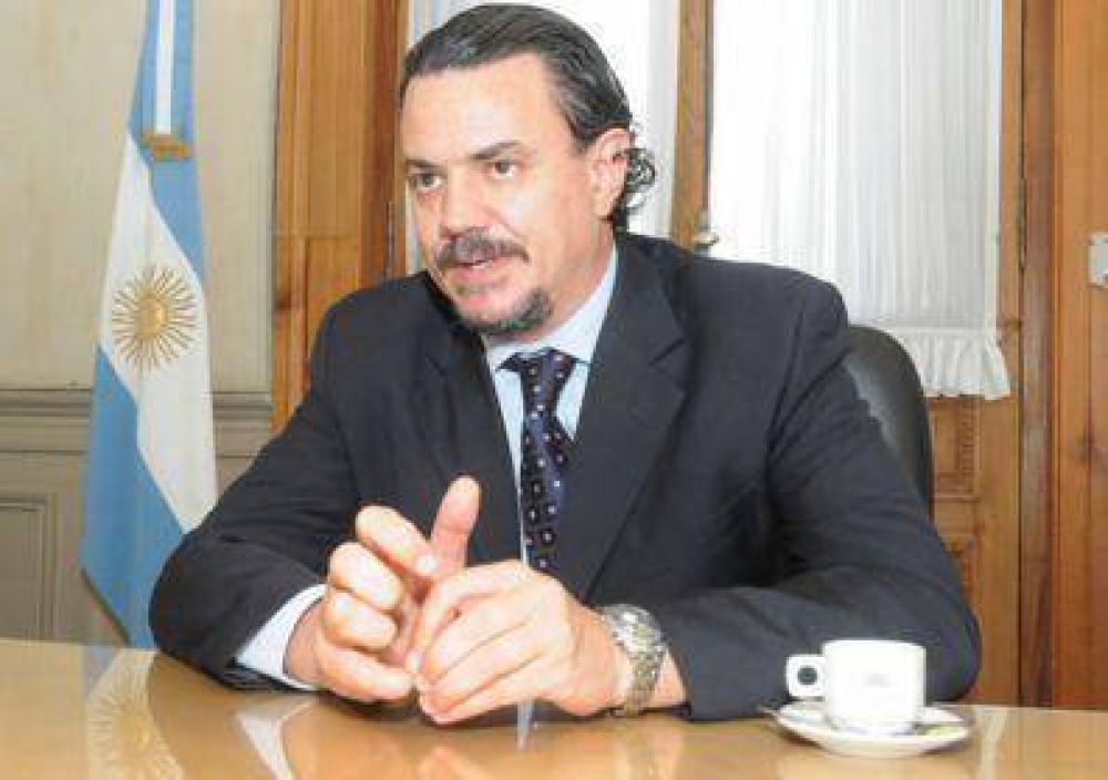 "Los que nos critican pon�an a ex militares en Seguridad"