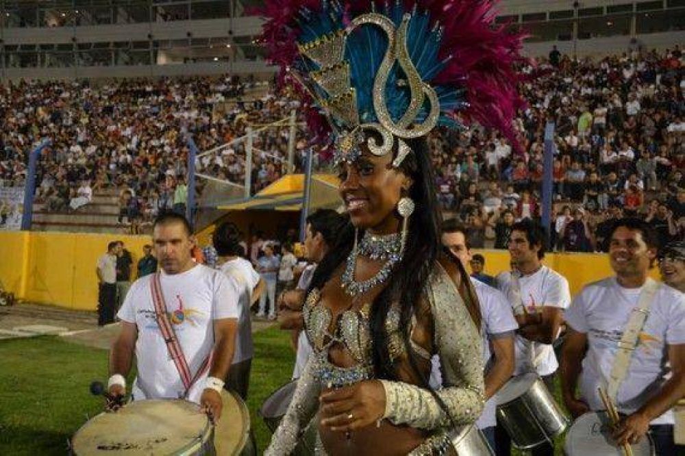 El Carnaval de Rio en San Luis hizo vibrar el Estadio Juan Gilberto Funes