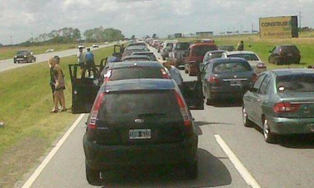 Tres pilarenses mueren en un choque m�ltiple camino a la costa