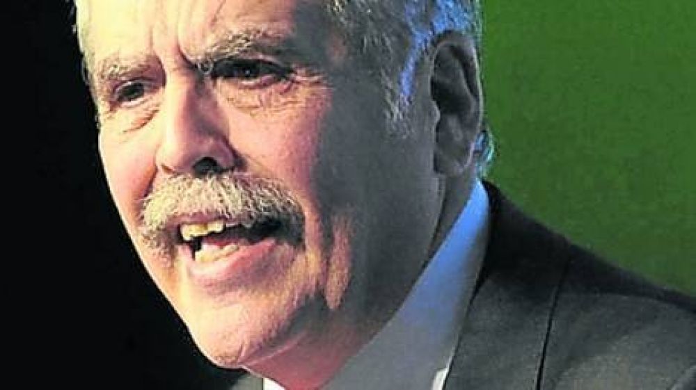 Con la caja, De Vido busca parar la fuga de intendentes
