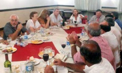 Claudia Bello se reuni� con dirigentes y empresarios en Balcarce