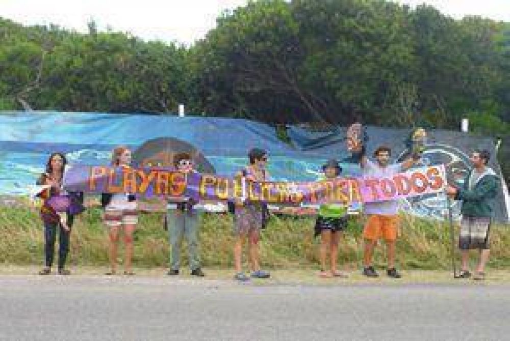 Nueva jornada de protesta en defensa de la playa p�blica