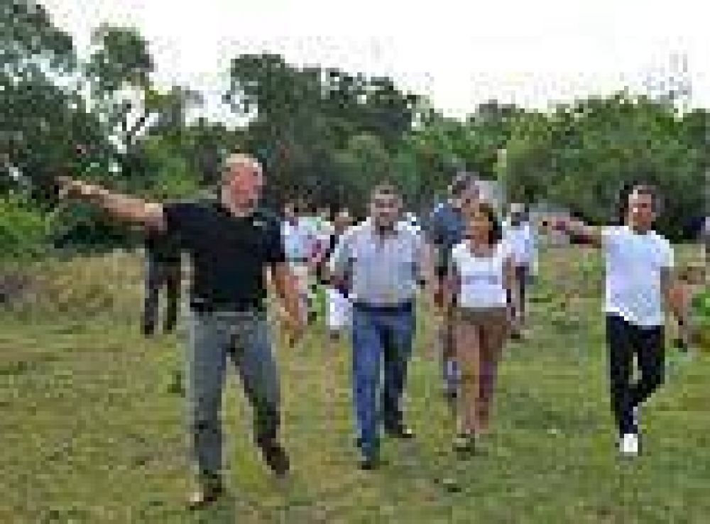 Urribarri impulsa la construcci�n de un complejo termal y un parque acu�tico en Paran�
