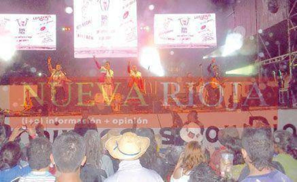 Los Tekis le dieron su color a la �ltima noche del Sanagaste�o