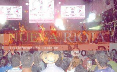 Los Tekis le dieron su color a la �ltima noche del Sanagaste�o