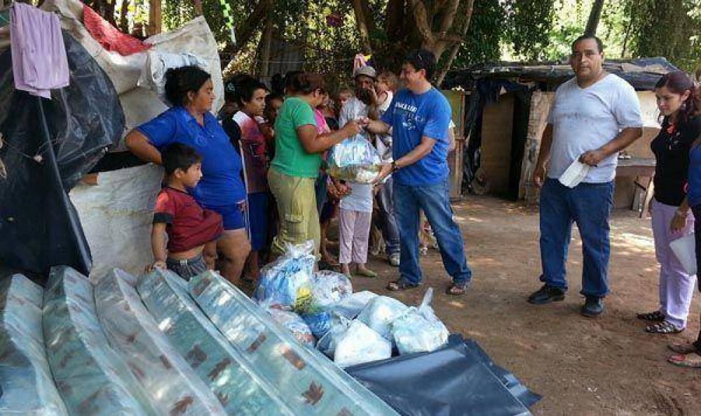 Desarrollo Social asisti� a 12 familias en Capital