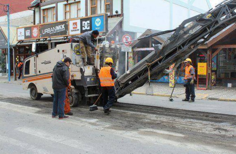 Contin�an los trabajos de reparaci�n de la calle San Mart�n
