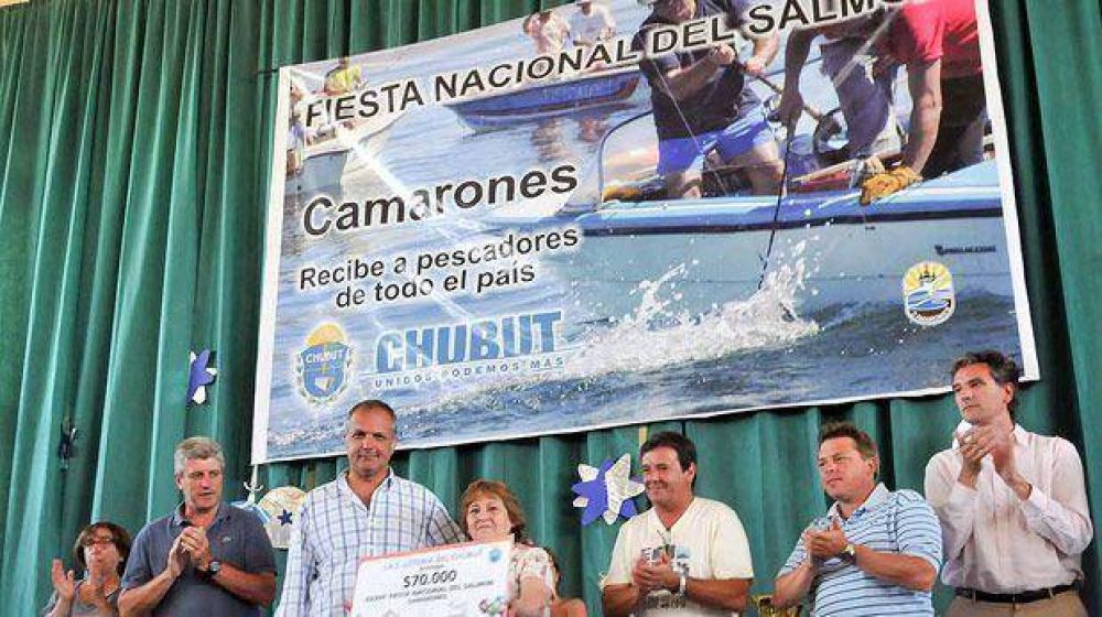 Desde Camarones, Buzzi inst� a continuar con las obras �que ayudan a tener futuro�