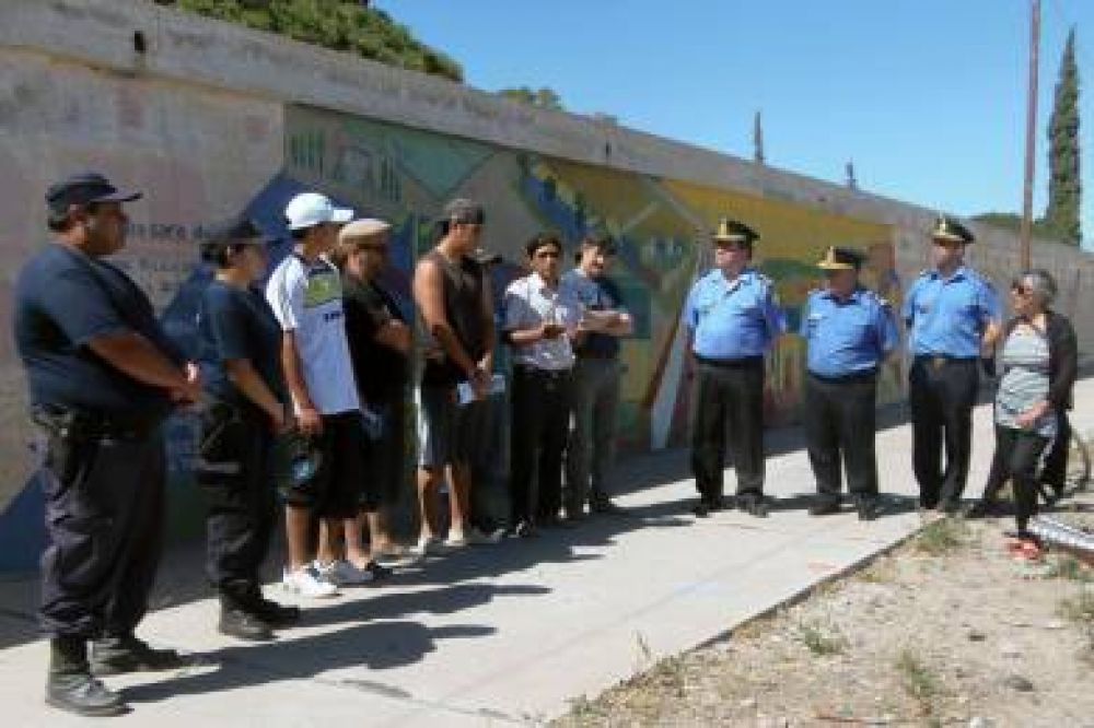 Inauguraron en Rawson el mural �La otra cara del barrio�