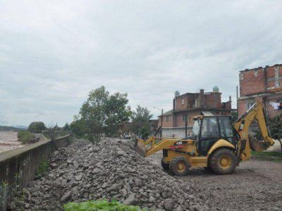 Alerta en asentamientos por la crecida del r�o Grande