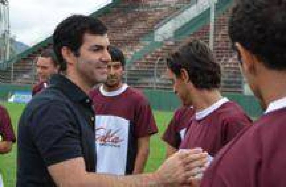 Urtubey presenci� la pr�ctica del combinado salte�o de f�tbol qie entrentar� aSan Lorenzo