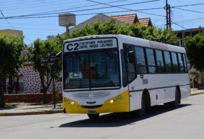 V�ndalos rompen los vidrios de colectivo