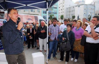 �Queremos gobernar el pa�s y para eso hacen falta programas claros�