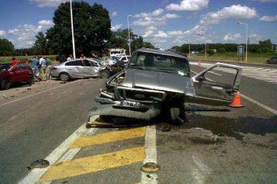 Cinco heridos en un choque en Ruta 7 y Acceso Oeste