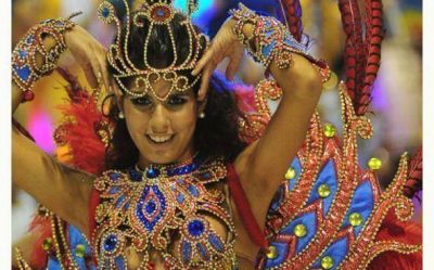 La Comparsa �Papelitos� llega a Pilar para participar de los Carnavales de la Familia