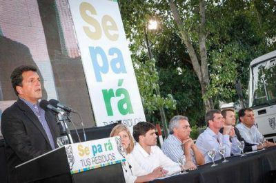 Massa: �Hay que ser muy responsable con la basura, est� en juego el futuro de todos�