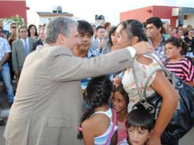 Entregaron viviendas a 18 familias de Justo Daract