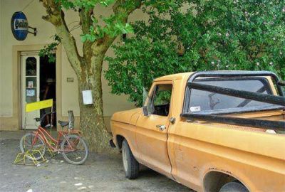 Asaltan y golpean a una pareja para robarle la moto