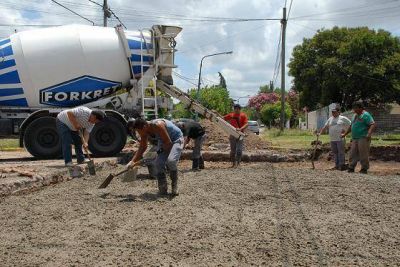 Contin�an los trabajos de bacheos