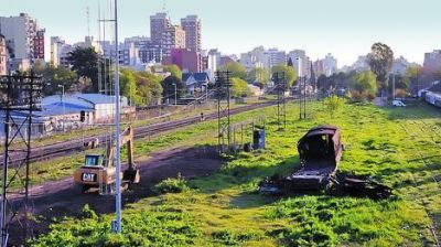 Terrenos ferroviarios: no hablan de viviendas sociales ni soterramiento