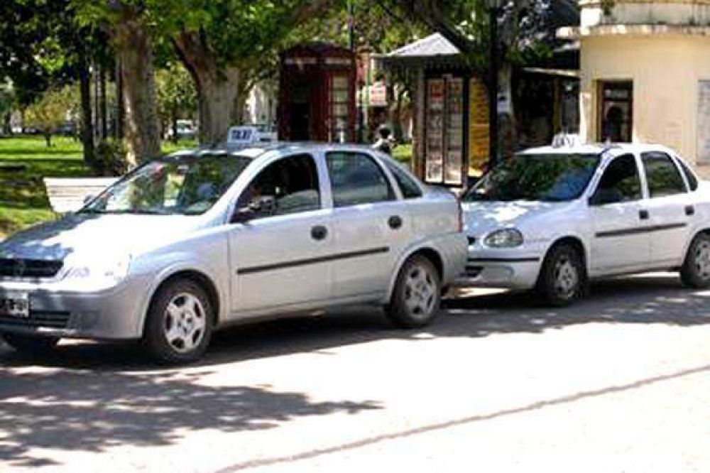Taxistas mantuvieron una reuni�n con el presidente del Centro del Comercio
