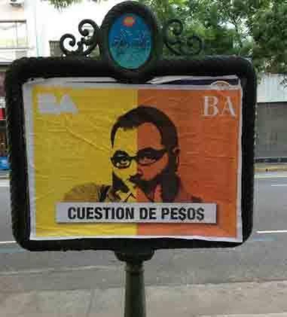 La Ciudad amaneci� empapelada con afiches contra Lanata