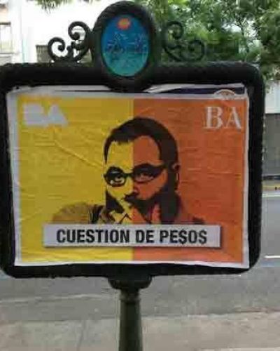 La Ciudad amaneci� empapelada con afiches contra Lanata