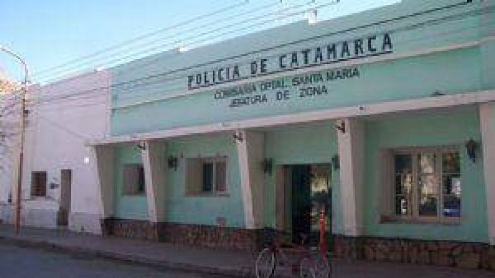Tragedia: Nena se asfixi� por meter su cabeza en un auto